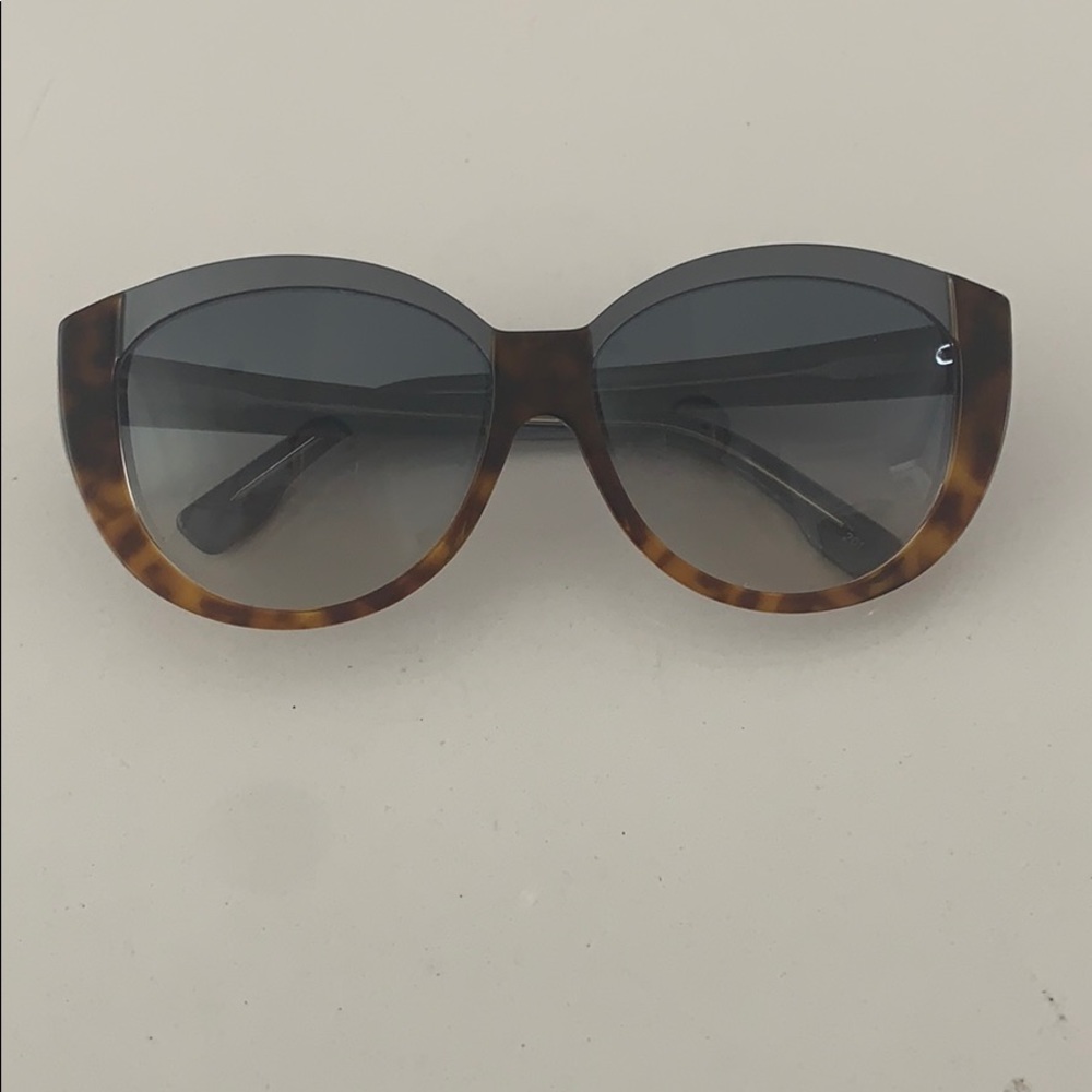 Fendi sunglasses. EXCELLENT CONDITION
